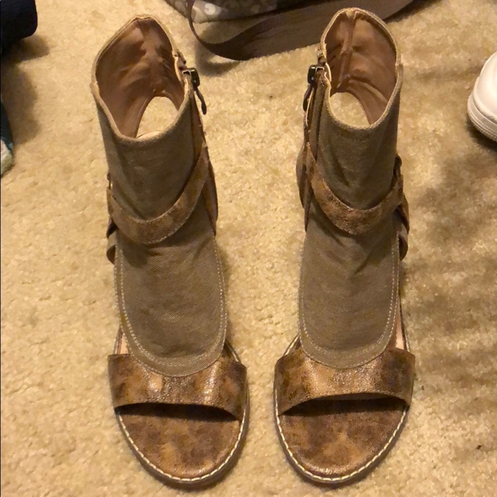 Heels - Picture 1 of 4